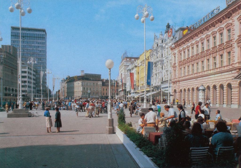 Trg Republike (današnji Trg bana Jelačića) oko 1987. godine, zapadna strana
